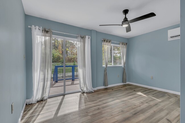 Bedroom with 128 sq ft porch and fenced in yard - 1408 Container Way