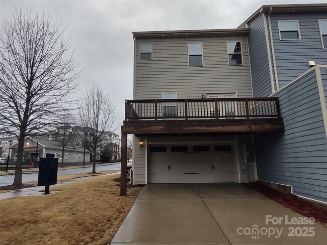 Building Photo - 4068 Zilker Park Dr
