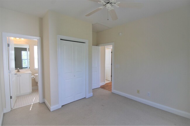 Building Photo - 2BR, 2BA Duplex with Close Water Access fo...