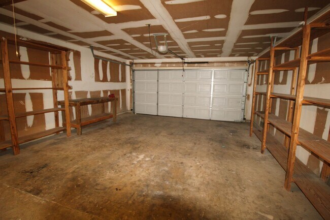 Building Photo - 6214 Ridge Glade St