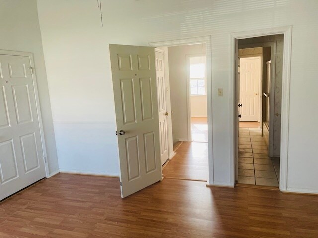 Building Photo - 1511a Kings Rd