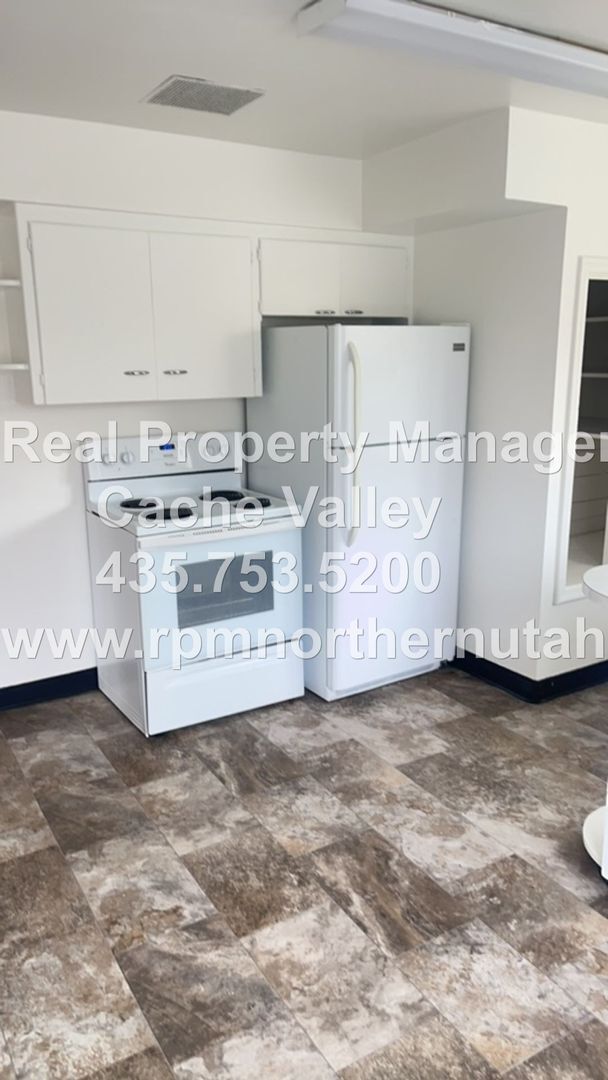 Building Photo - 2 br unit, on corner lot in Smithfield! Available for immediate move-in!