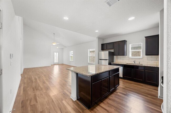 Building Photo - 356 Shiner Ln