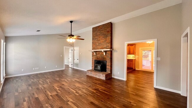 Building Photo - 490 Scott Ln