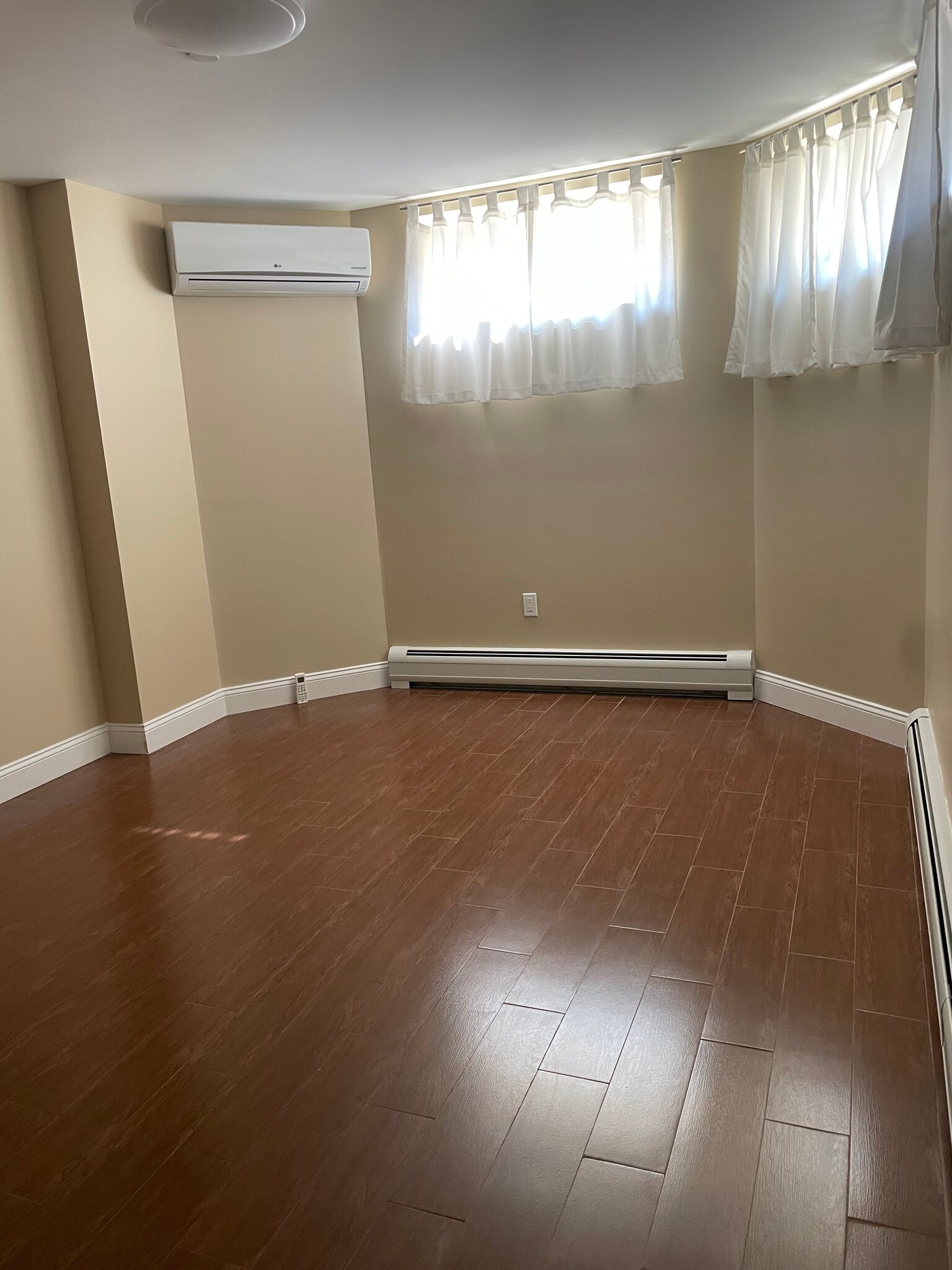 Master Bedroom - 69 Parkwood Ave