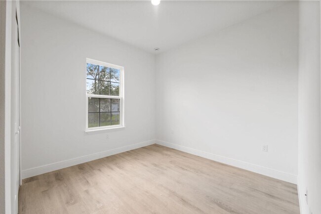 Building Photo - 14152 SW 44th Ave