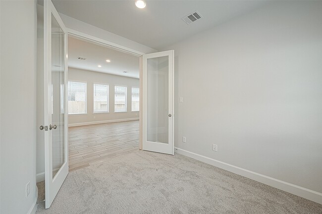 Building Photo - 213 McCrea Ct