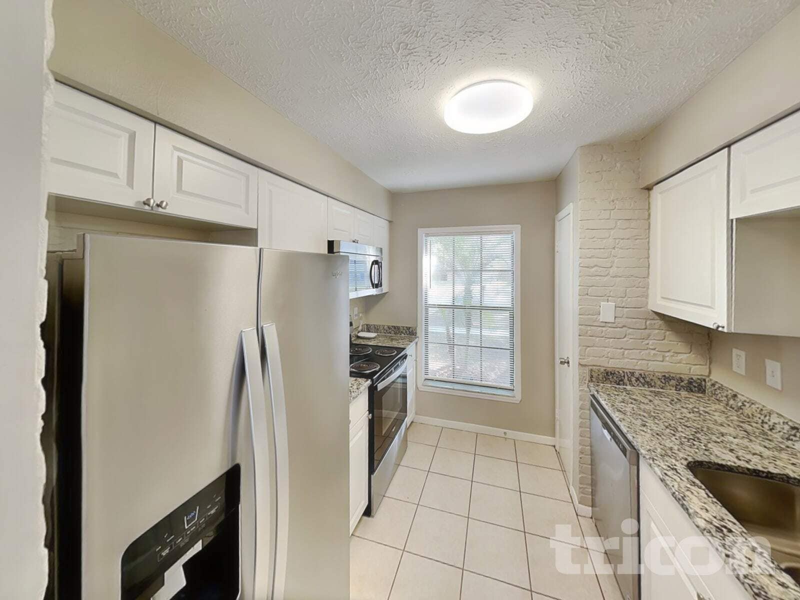 Building Photo - 2704 Mnr Hl Dr