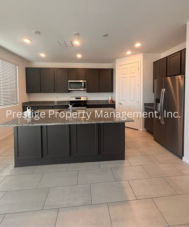 Building Photo - Beautiful 2/2 2-Story West Side Home With ...