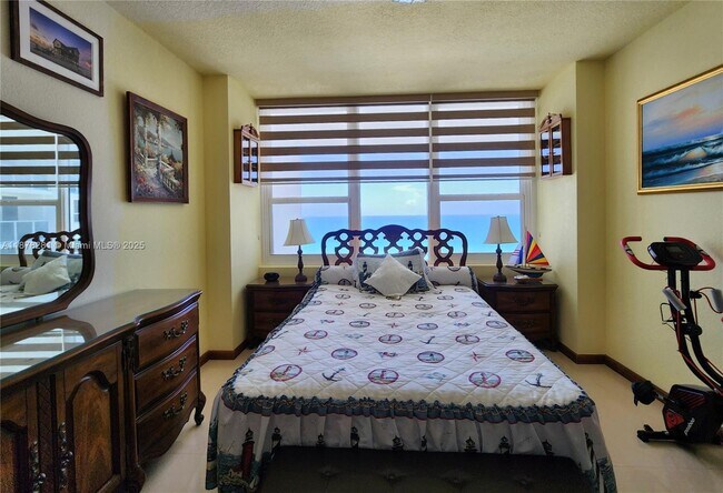 Building Photo - 3505 S Ocean Dr