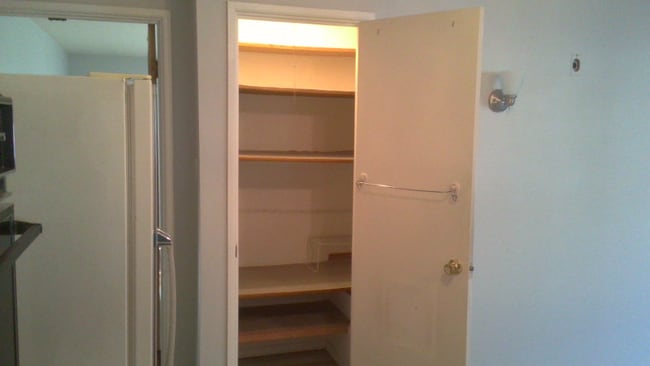 Building Photo - 9663 Yorkshire Estates Dr