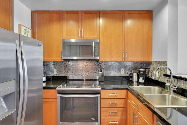 Building Photo - 355 Berry St