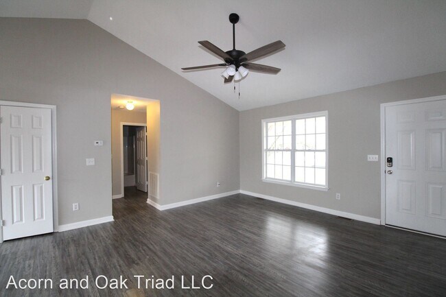 Building Photo - 3 br, 2 bath House - 215 Old Treybrooke Dr