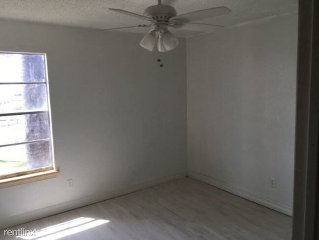 Building Photo - 2710 N Shoreline Blvd