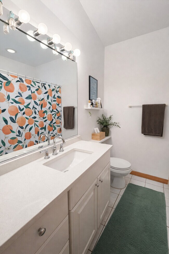 Building Photo - 4233 N Kenmore Ave