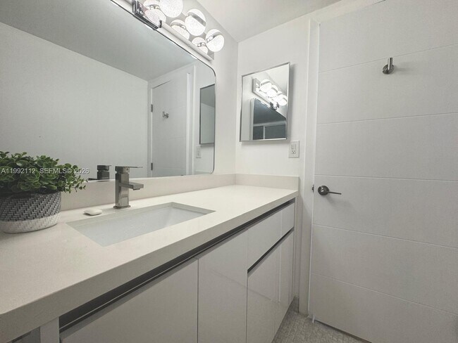 Building Photo - 3800 S Ocean Dr