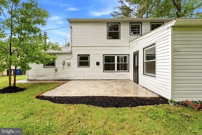 Building Photo - 27 Parkside Cir