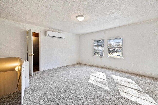 Building Photo - 3100 S Mulberry St