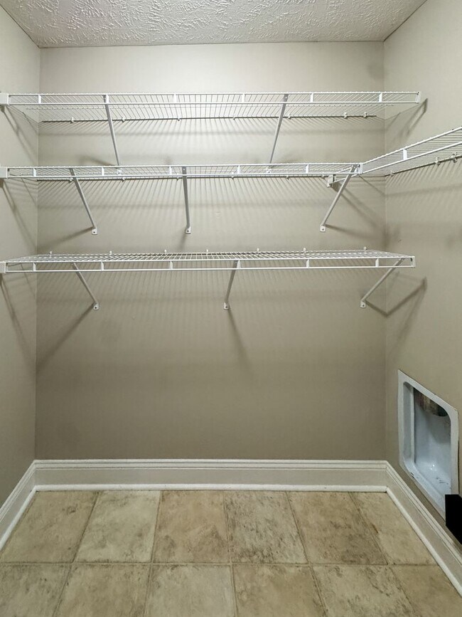 Building Photo - Beautiful 4 Bed 2.5 Bath Home in Raeford