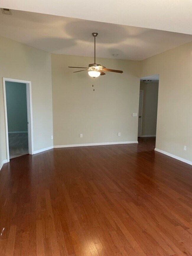 Building Photo - This property is located at The Villages at Mariner's Pointe - 3 Bedrooms  2 Baths  with 2 Car Ga...