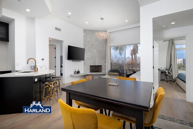 Building Photo - 9253 Regents Rd