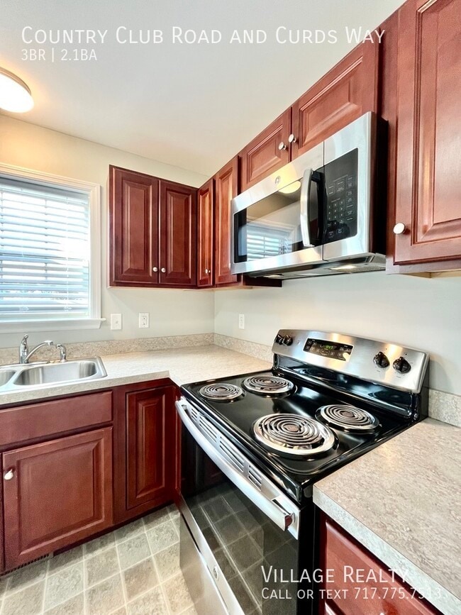 Building Photo - 703 Country Club Rd