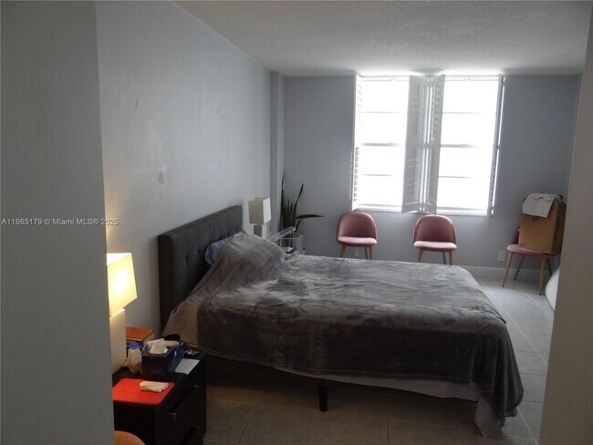 Building Photo - 3725 S Ocean Dr