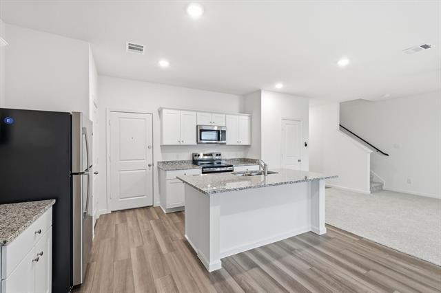 Building Photo - 2106 Mdw Pk Dr