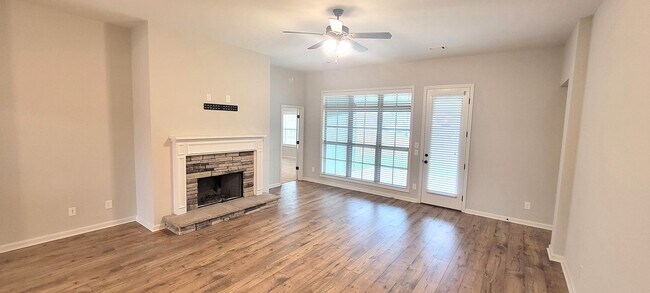 Building Photo - 844 Hedgefield Way