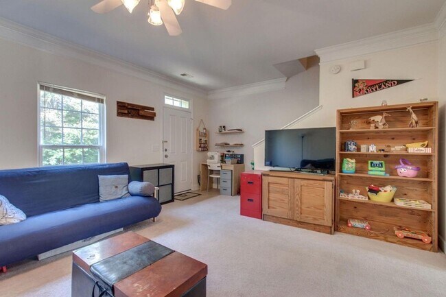 Building Photo - Spacious 3BR/2.5BA Duplex in South Nashville | Pet Friendly | Prime 37211 Location Near Dining & ...