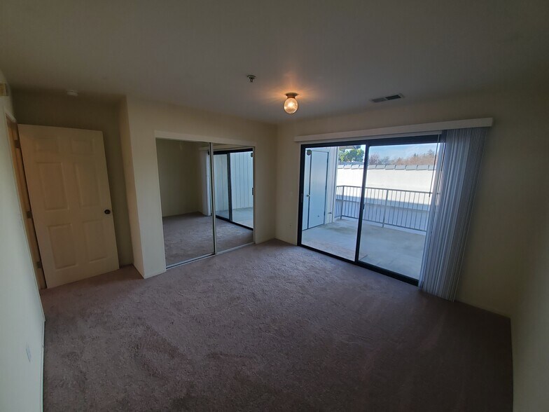 Mirrored Closet - 1311 Maurice Ave