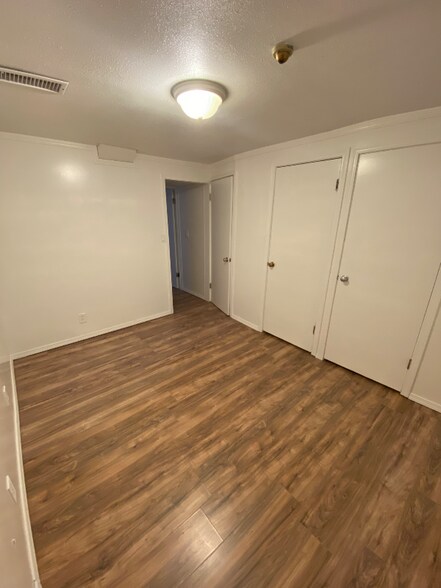 Building Photo - 535 SE Scenic View Dr