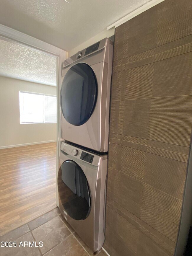 Building Photo - 11666 N 28th Dr