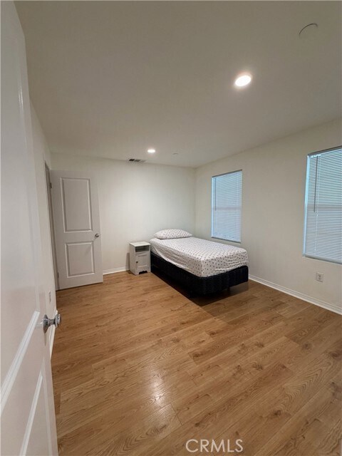 Building Photo - 818 Santa Fe Ave