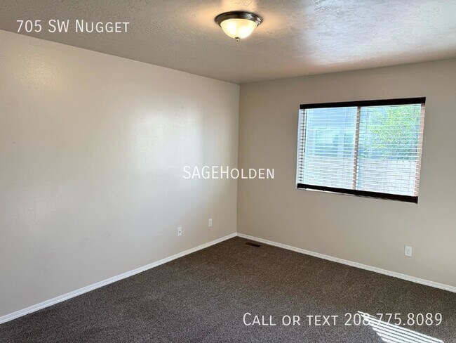 Building Photo - 705 SW Nugget-