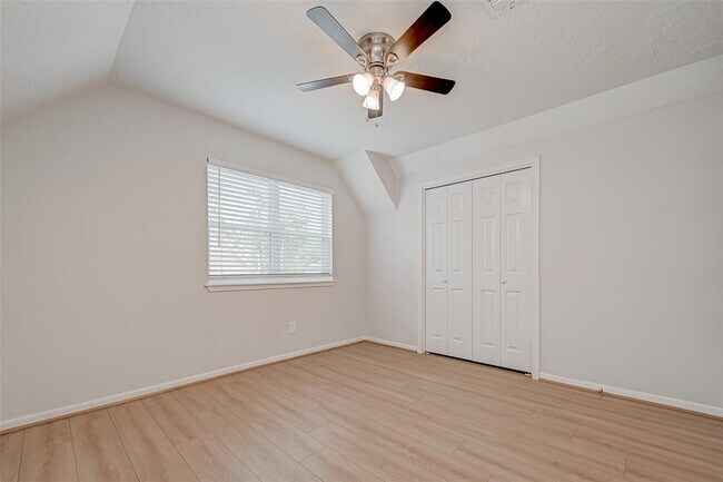 Building Photo - 318 Pine Manor Dr