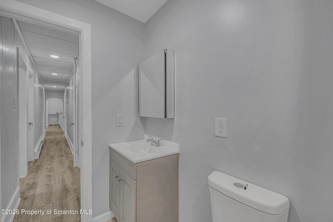 Building Photo - 8 Green Ridge St