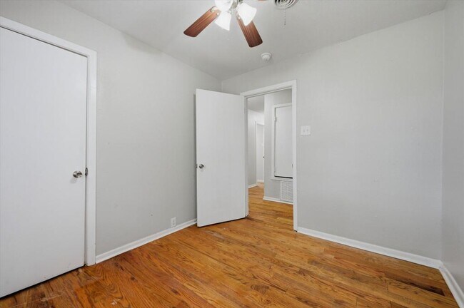 Building Photo - 2521 Hickory St