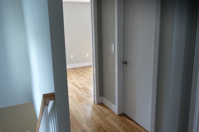 Building Photo - MOVE INTO A NEWLY RENOVATED--3 Bedroom, 2 ...