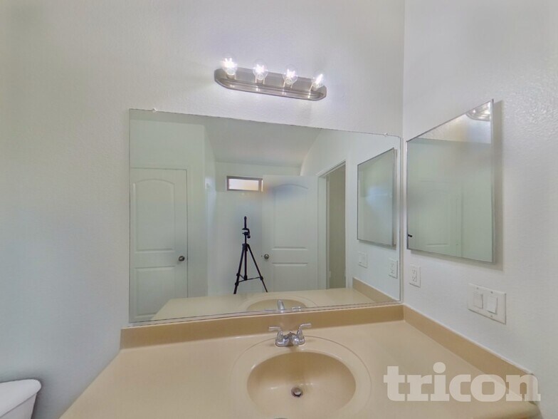 Building Photo - 42396 Colby Dr