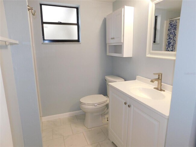 Building Photo - 331 Woodlake Wynde