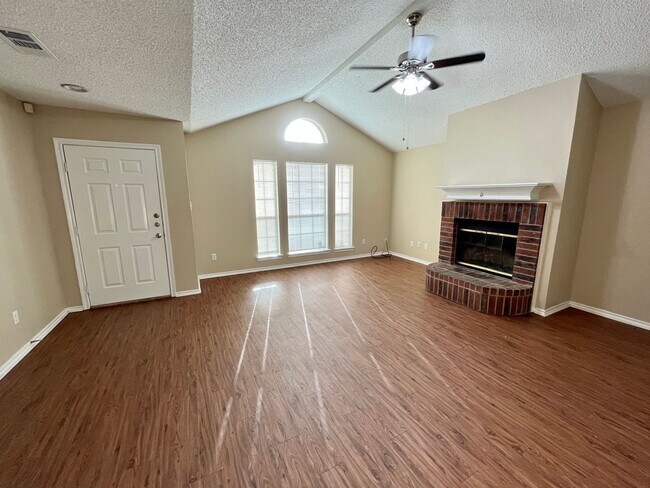 Building Photo - 6805 Millwood St