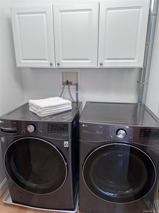 Building Photo - 322 E Beech St