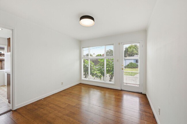 Building Photo - Charming single level family home located in sought after San Lorenzo Village.