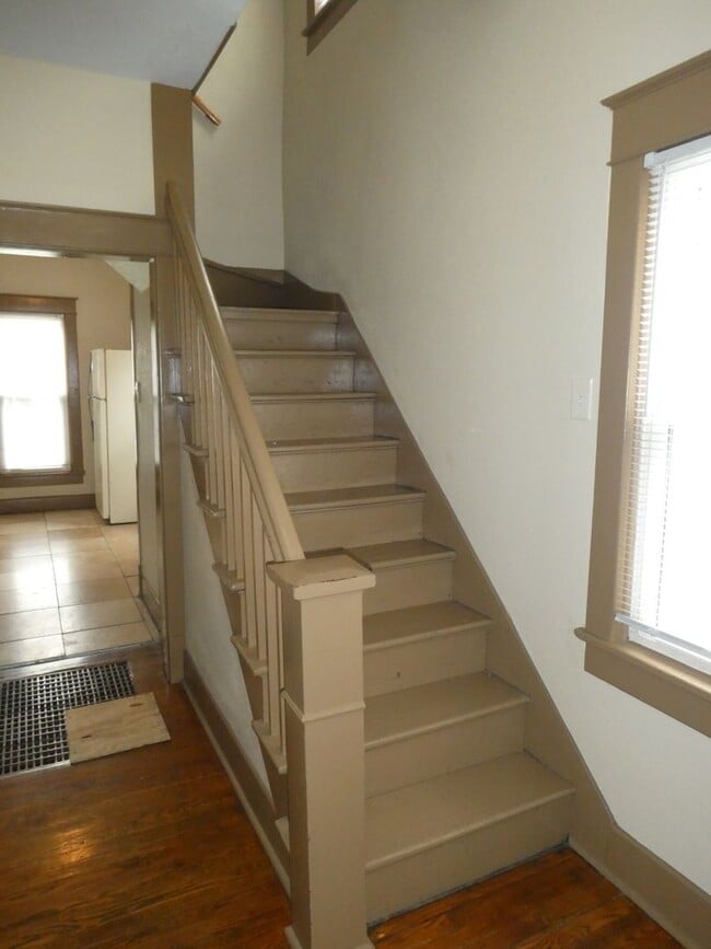 Building Photo - 2 Bedroom House Downtown