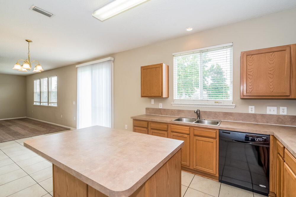 Building Photo - 2300 Justin Lake Dr