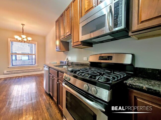 Building Photo - 1 bedroom in CHICAGO IL 60613