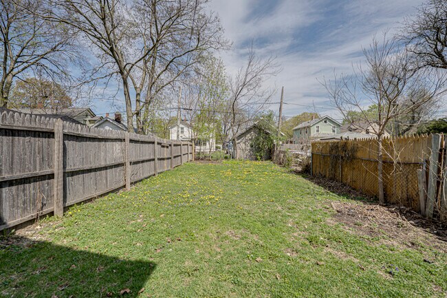 Building Photo - 371 Cedar St