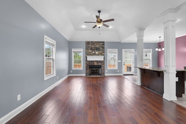 Building Photo - 3375 Cotham Ln