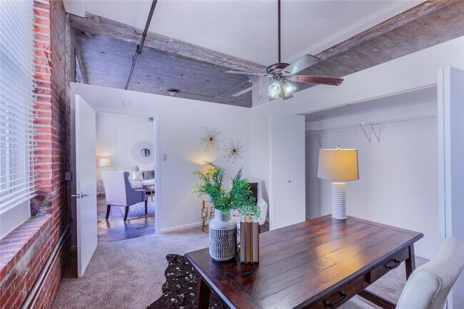 Building Photo - 1511 Locust St